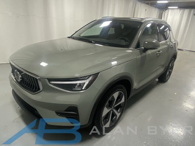 2025 Volvo XC40 B5 Core Bright Theme AWD
