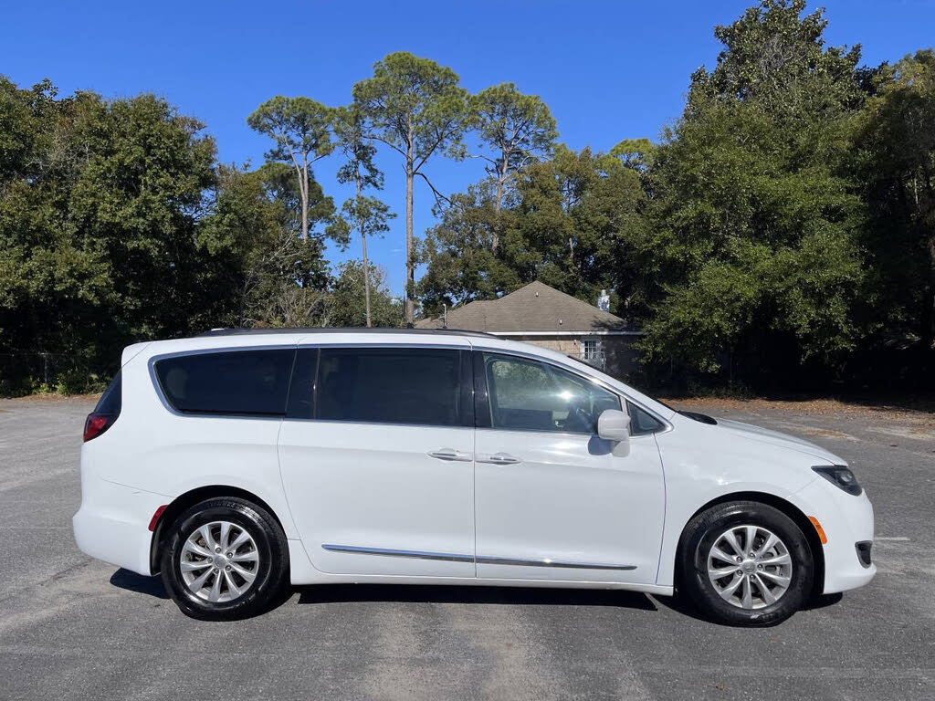 2017 Chrysler Pacifica Touring Plus FWD