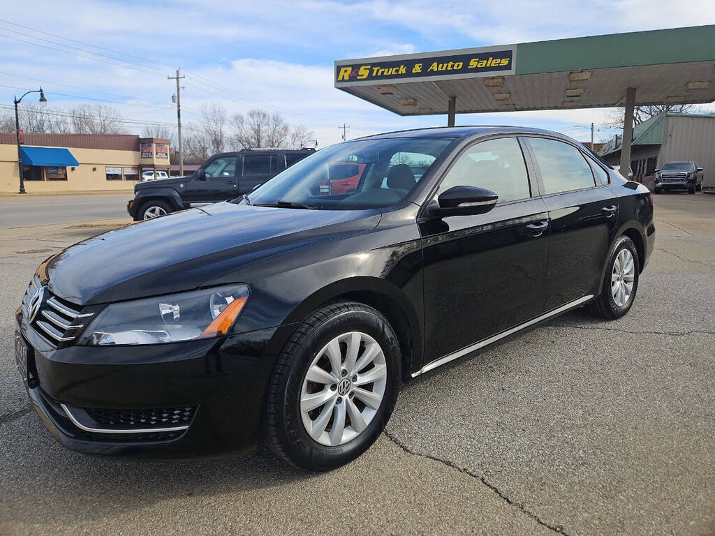2012 Volkswagen Passat S with Appearance