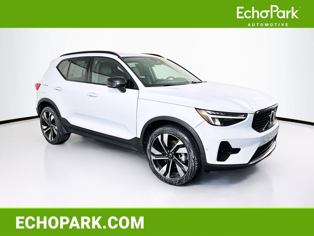 2024 Volvo XC40 B5 Plus Dark Theme AWD