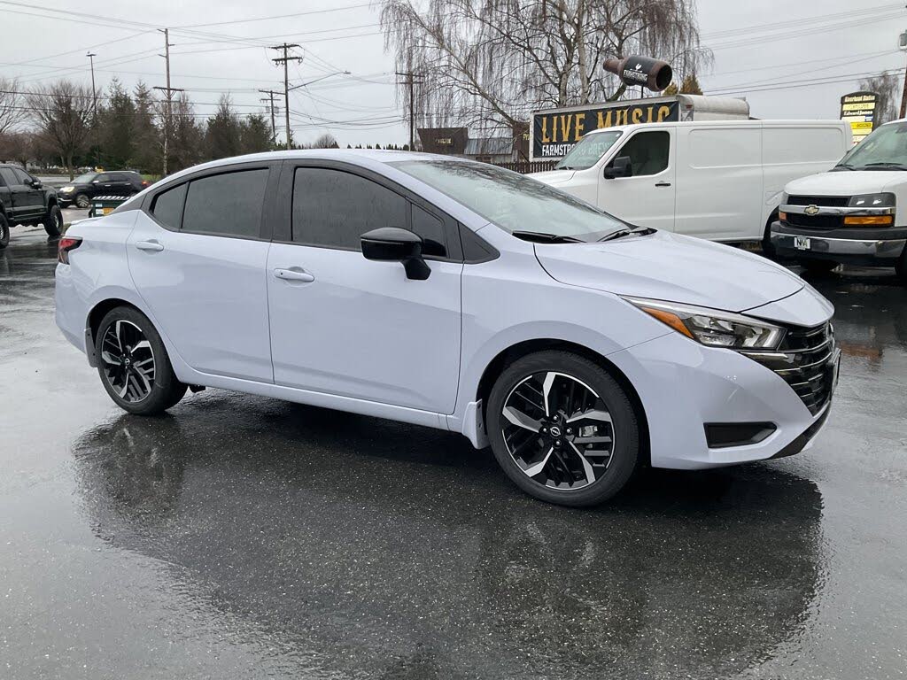 2025 Nissan Versa SR FWD