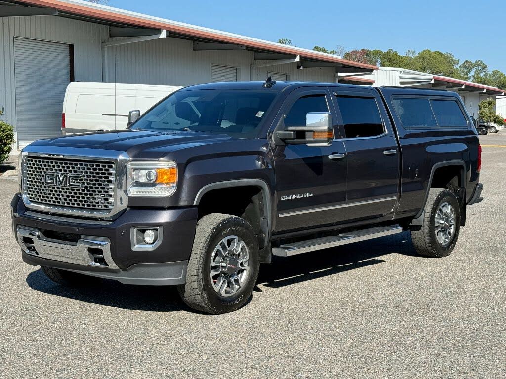 2015 GMC Sierra 2500HD Denali Crew Cab SB 4WD