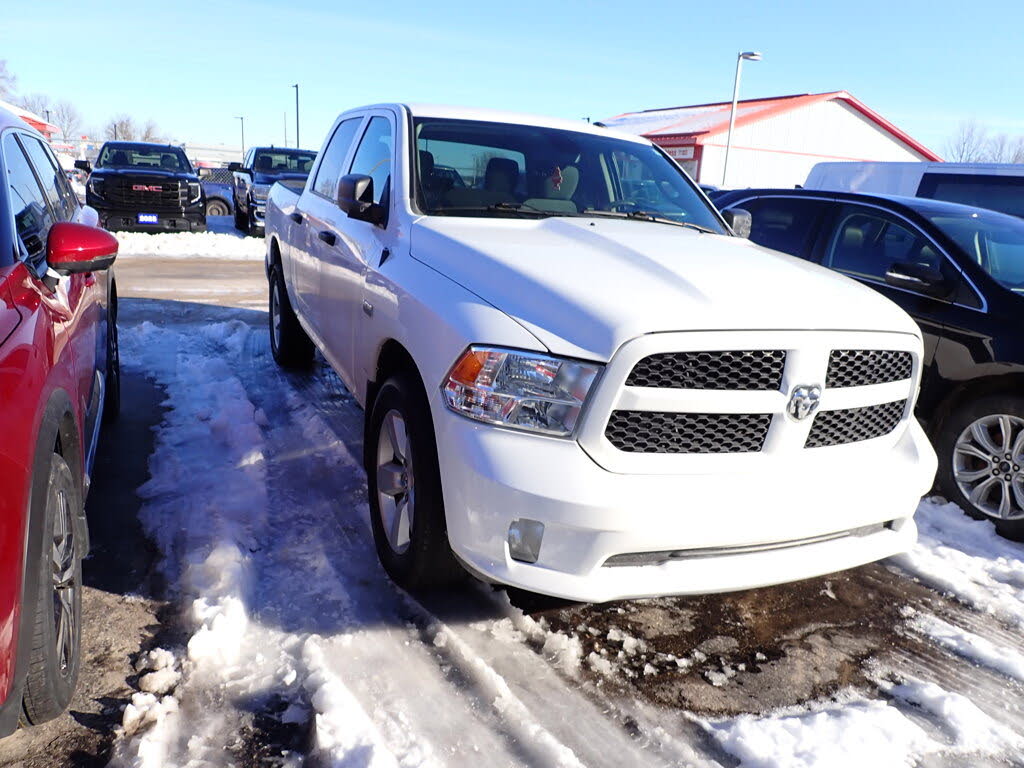 RAM 1500 Classic Express Crew Cab 4WD 2021