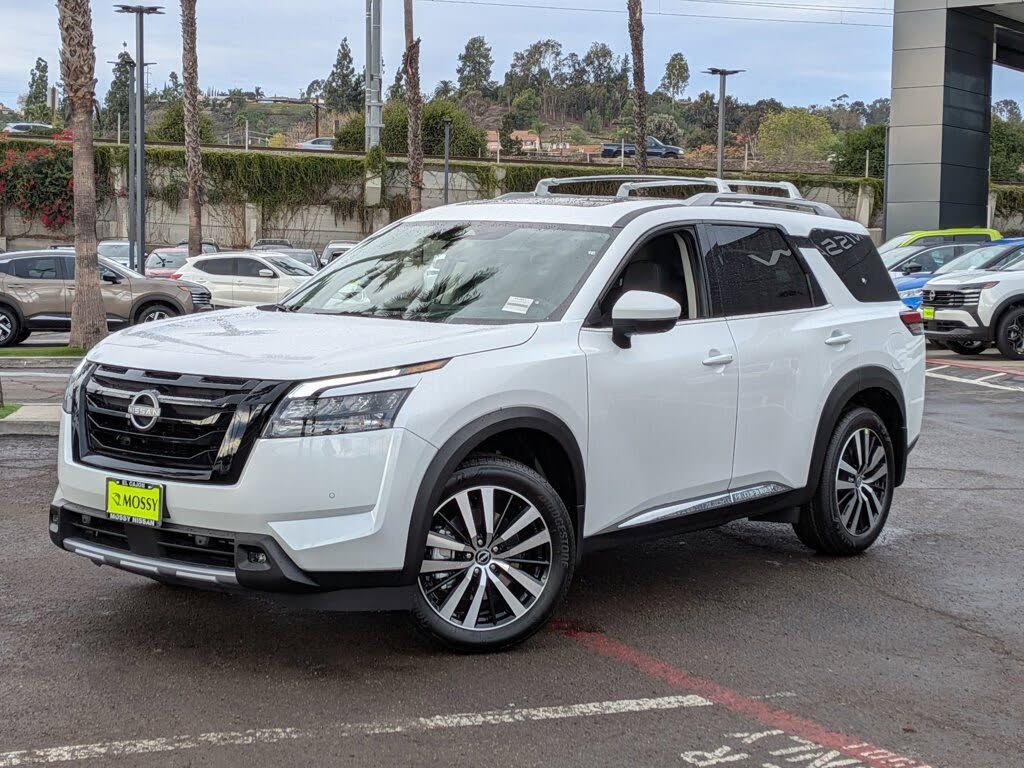 2025 Nissan Pathfinder Platinum FWD