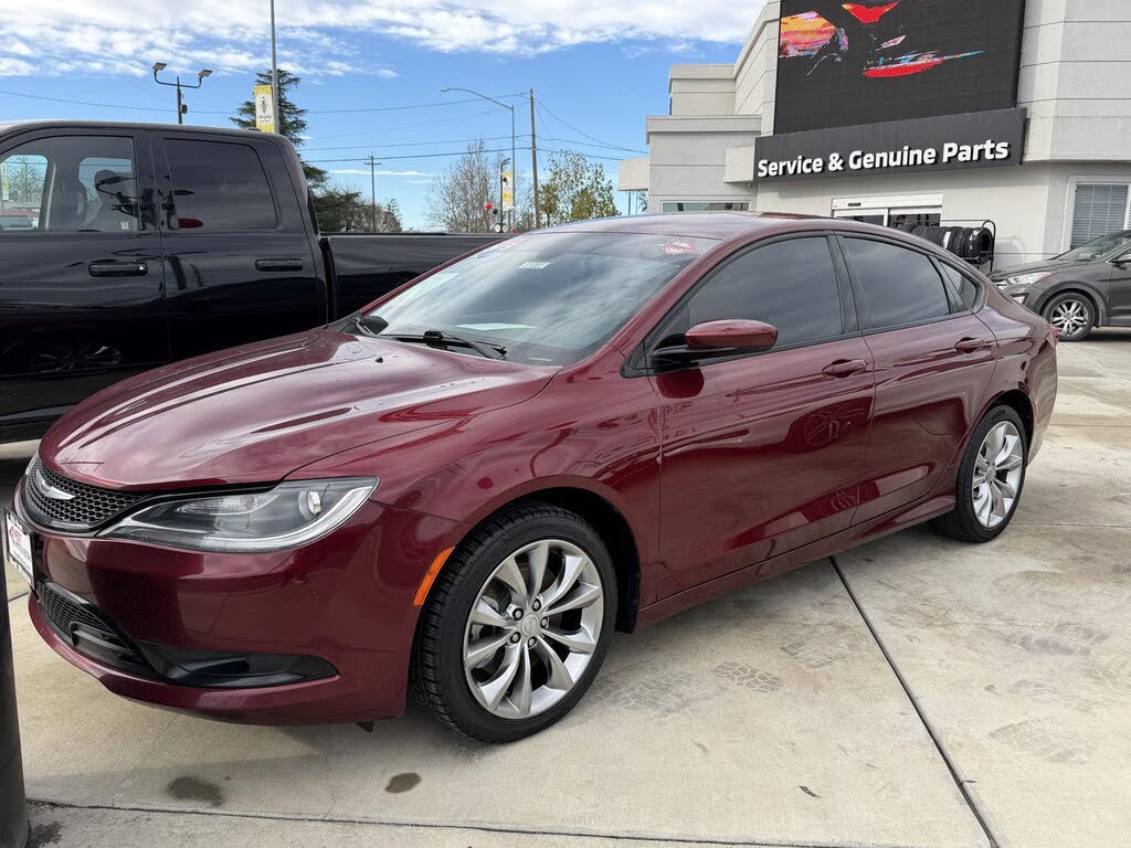 2015 Chrysler 200 S Sedan FWD