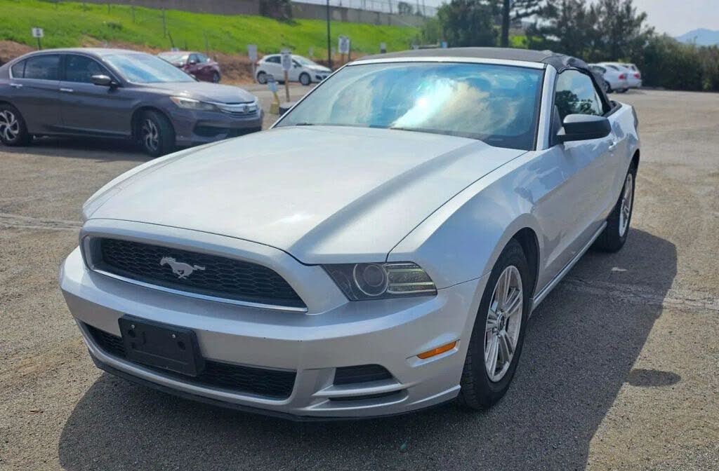 2013 Ford Mustang V6 Convertible RWD
