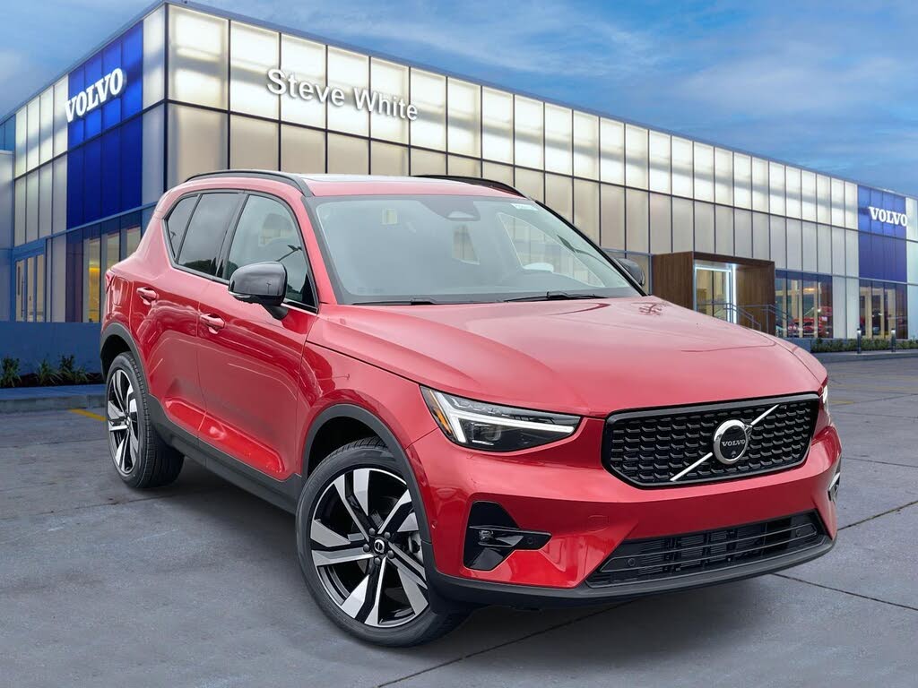 2025 Volvo XC40 B5 Ultra Dark Theme AWD