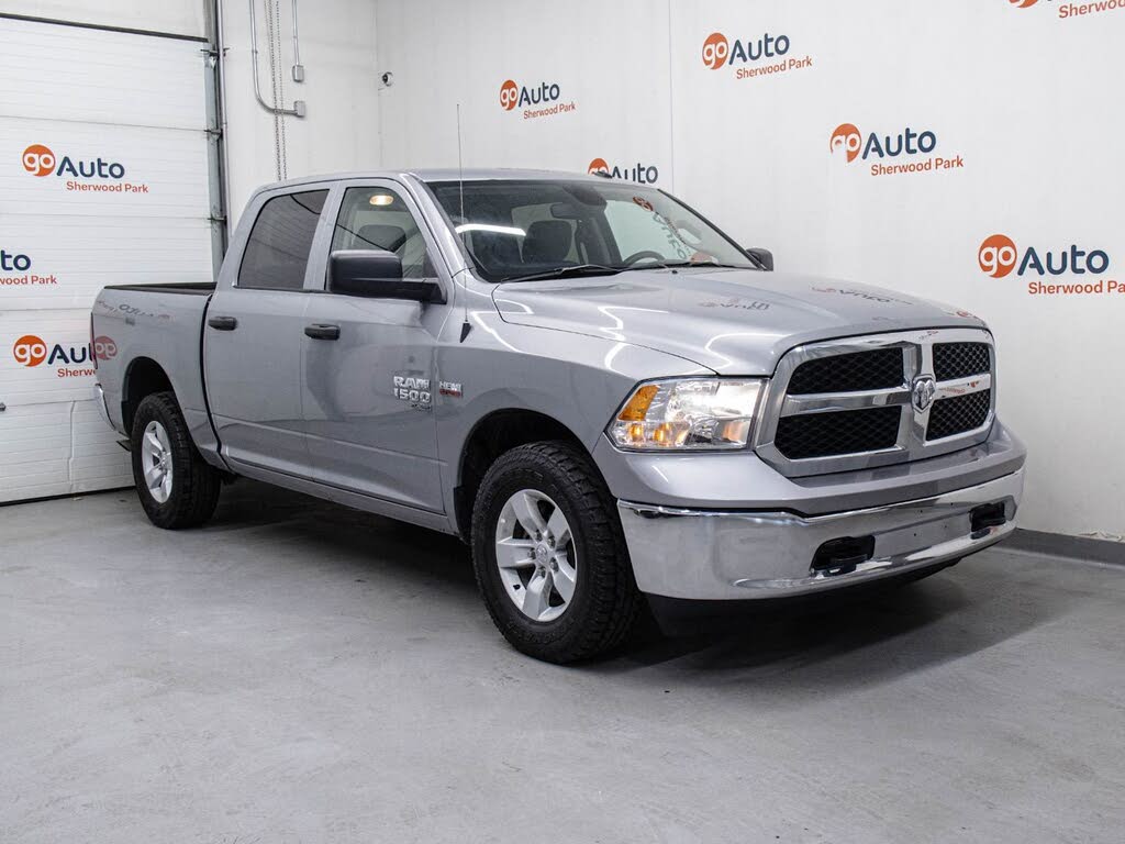 RAM 1500 Classic SLT Crew Cab 4WD 2023