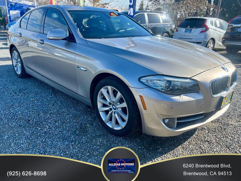 2011 BMW 5 Series 528i Sedan RWD