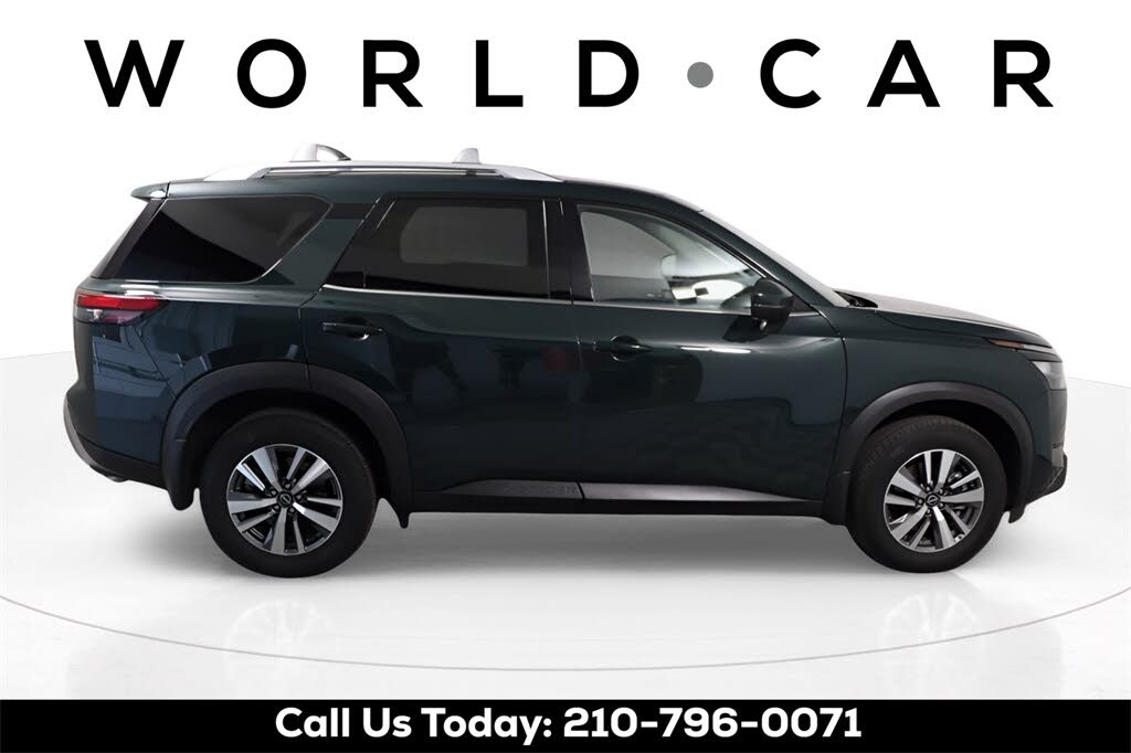 2025 Nissan Pathfinder SL FWD