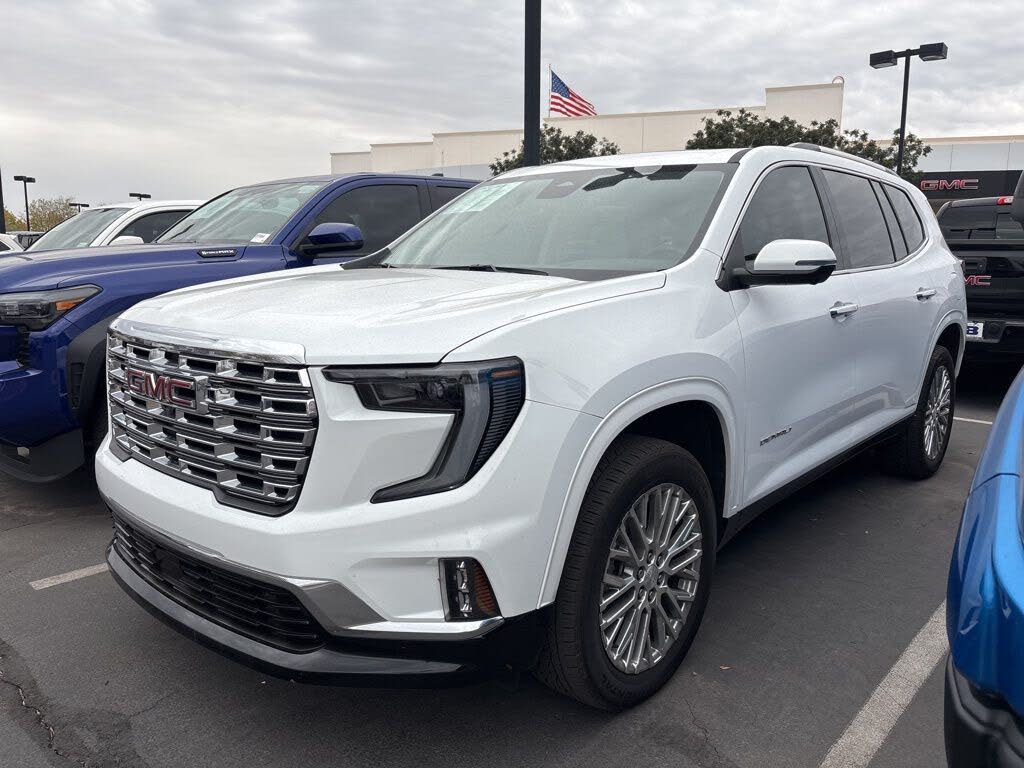 2025 GMC Acadia Denali FWD