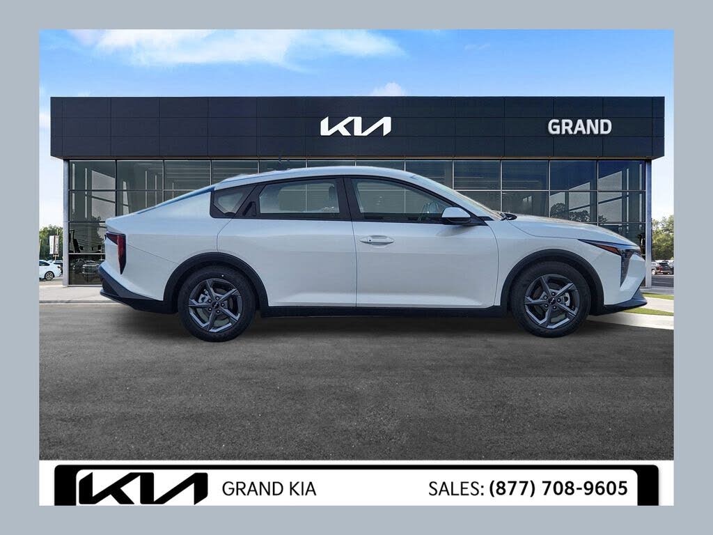 2025 Kia K4 LXS FWD