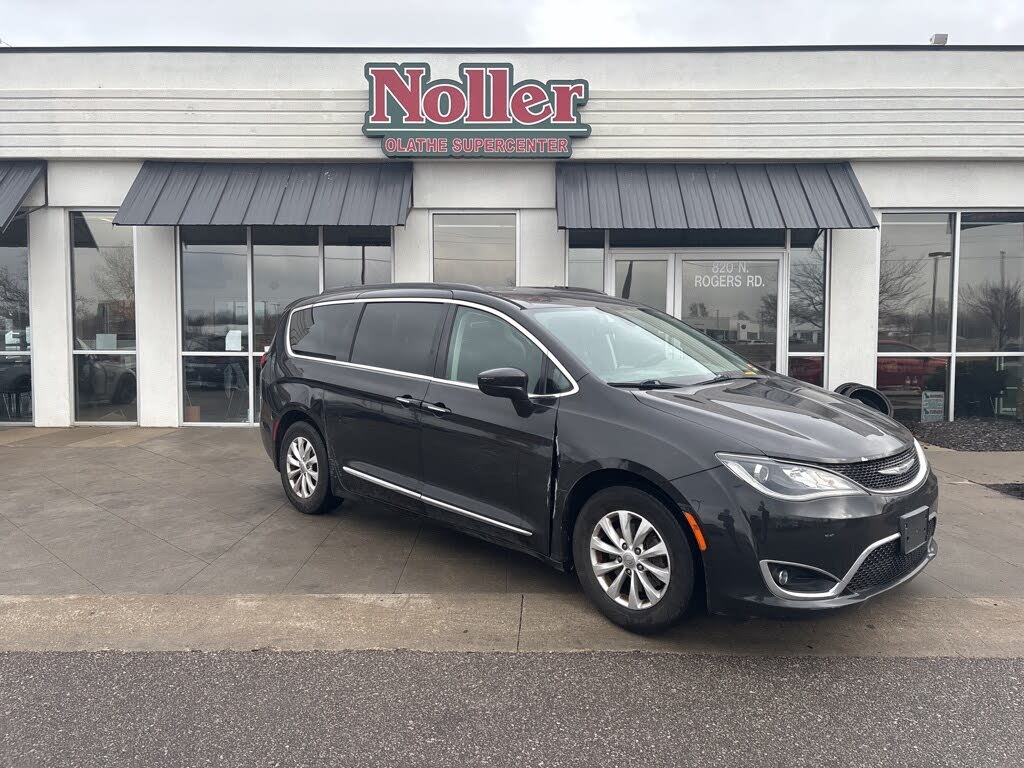 2017 Chrysler Pacifica Touring L FWD