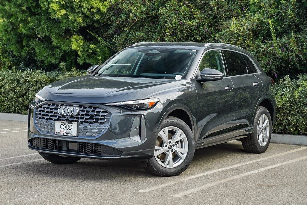 2025 Audi Q5 quattro Premium 40 TFSI