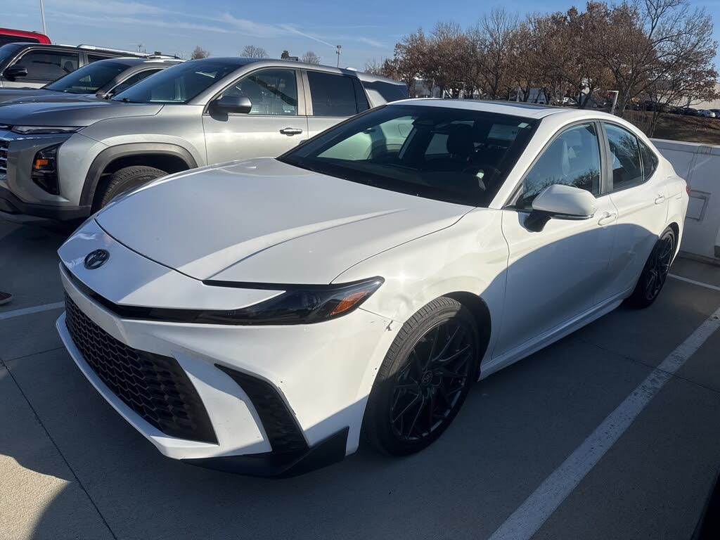 2025 Toyota Camry SE FWD