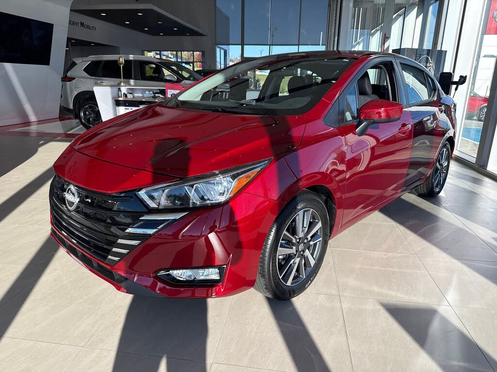 Nissan Versa SV FWD 2025