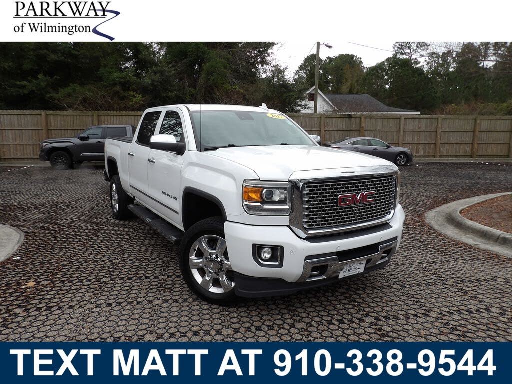 2017 GMC Sierra 2500HD Denali Crew Cab SB 4WD