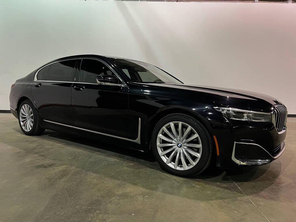 2022 BMW 7 Series 740i RWD