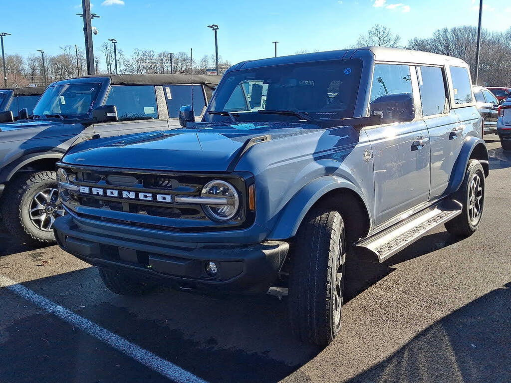 2025 Ford Bronco Outer Banks 4-Door 4WD