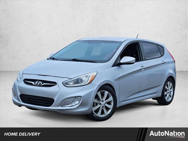 2014 Hyundai Accent SE 4-Door Hatchback FWD