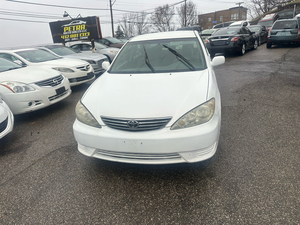 2005 Toyota Camry LE FWD