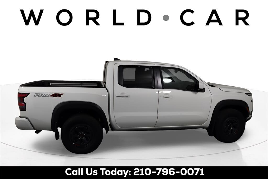 2025 Nissan Frontier PRO-4X Crew Cab 4WD