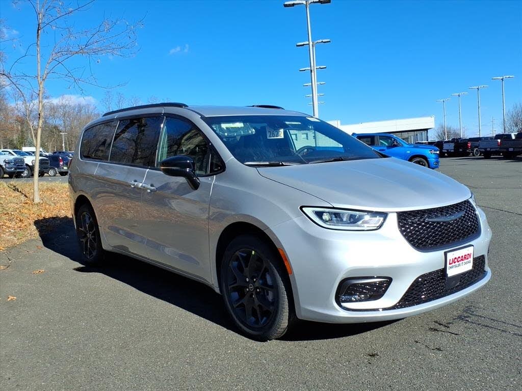 2026 Chrysler Pacifica Select AWD