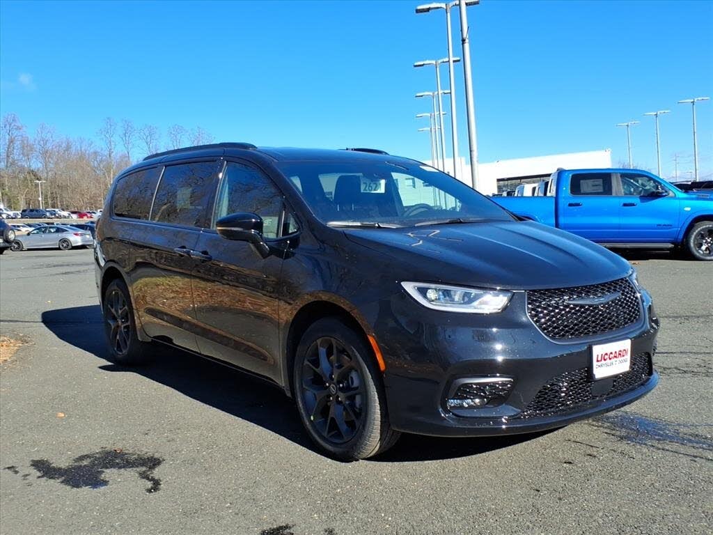 2026 Chrysler Pacifica Select AWD