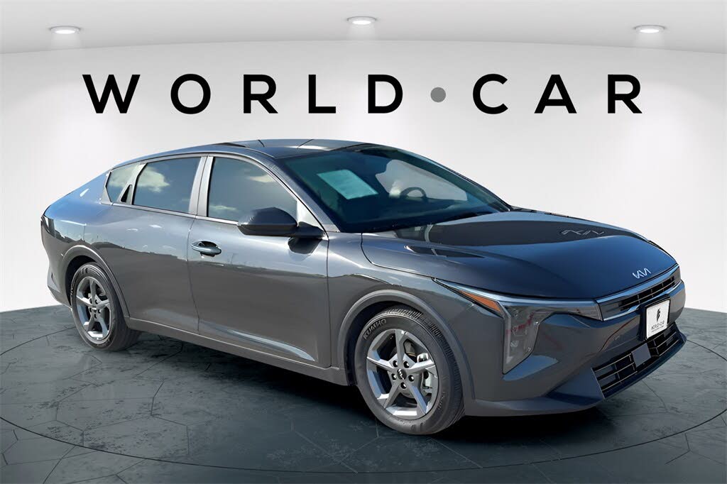 2025 Kia K4 LXS FWD
