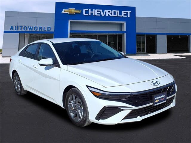 2024 Hyundai Elantra SEL FWD