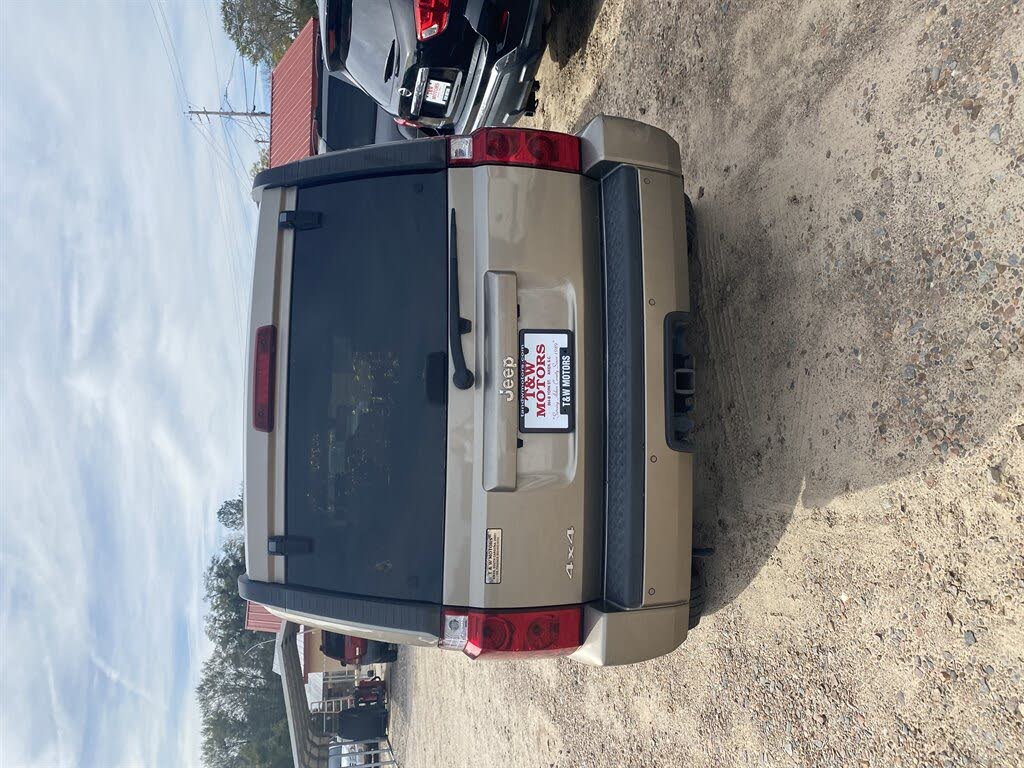 2006 Jeep Commander Base 4WD