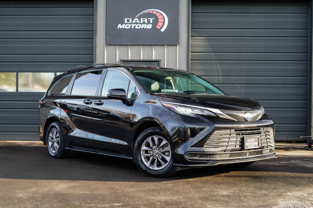 2022 Toyota Sienna LE 8-Passenger AWD