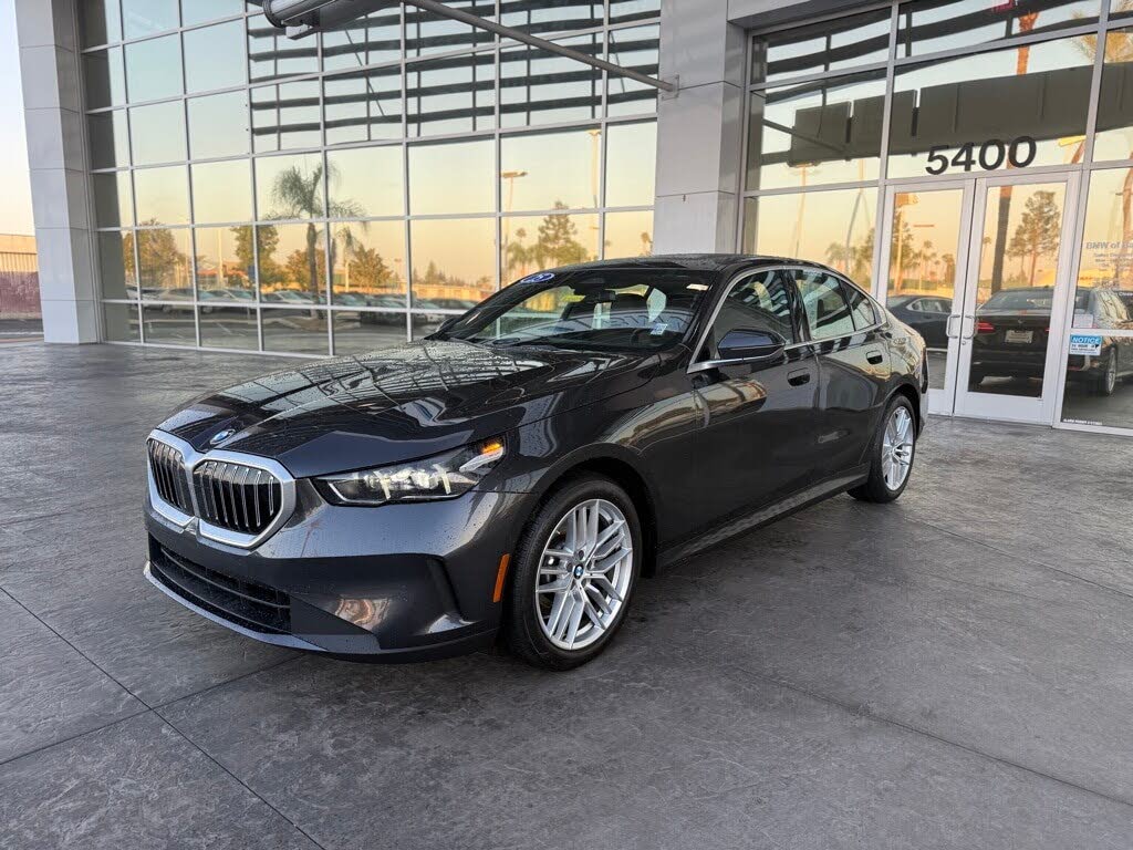 2025 BMW 5 Series 530i RWD