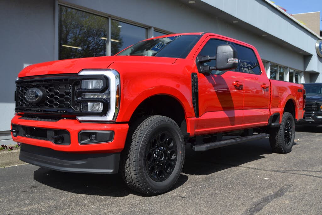 2025 Ford F-250 Super Duty XLT Crew Cab 4WD