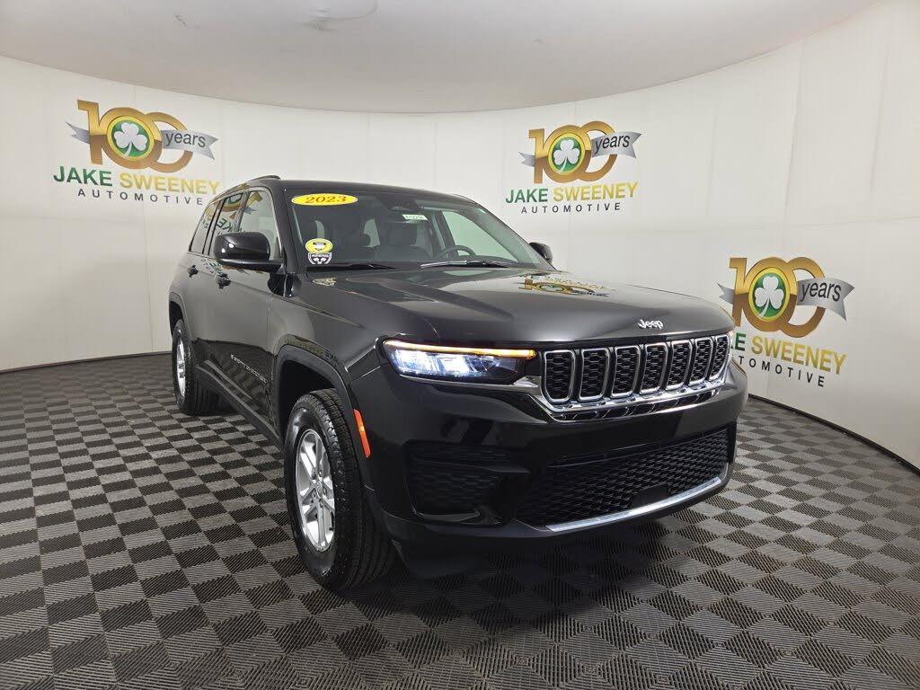 2023 Jeep Grand Cherokee Laredo 4WD