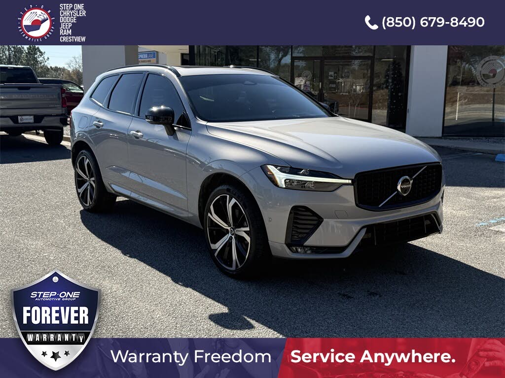 2023 Volvo XC60 B5 Ultimate Dark Theme FWD