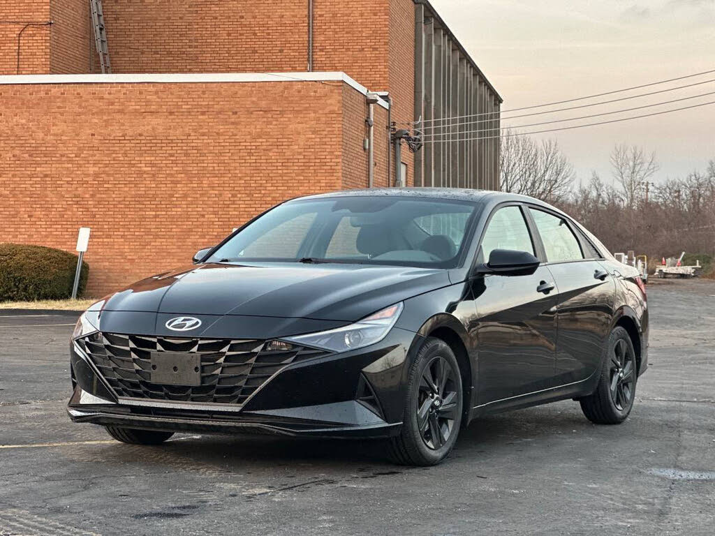 2022 Hyundai Elantra SEL FWD