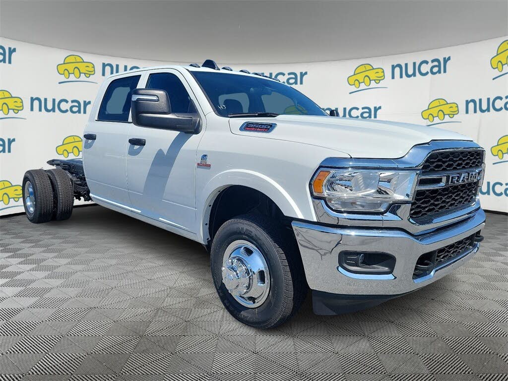 2024 RAM 3500 Chassis Tradesman Crew Cab LB DRW 4WD
