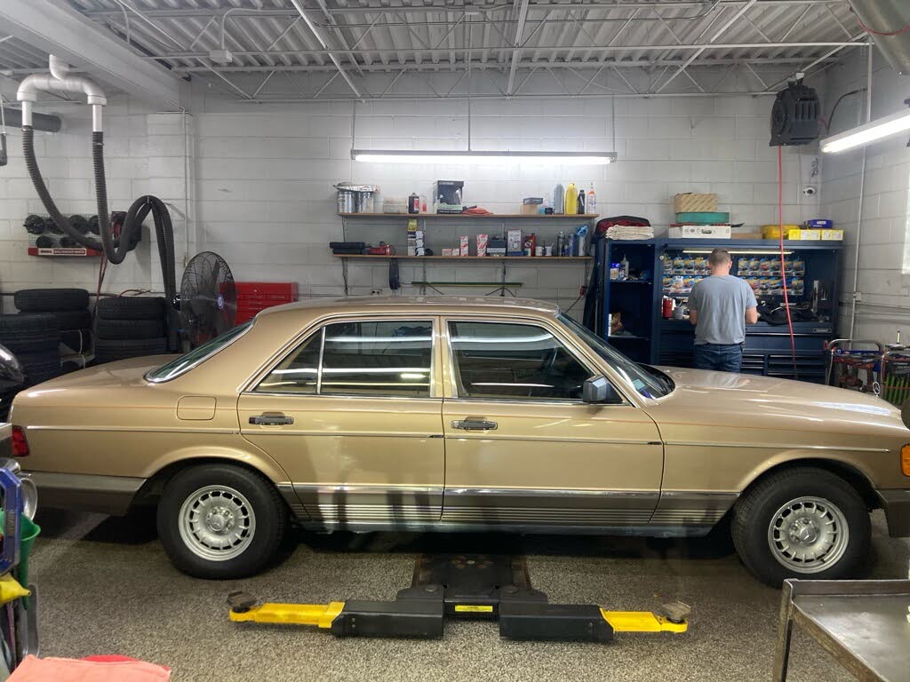 1984 Mercedes-Benz 380-Class 380 SE