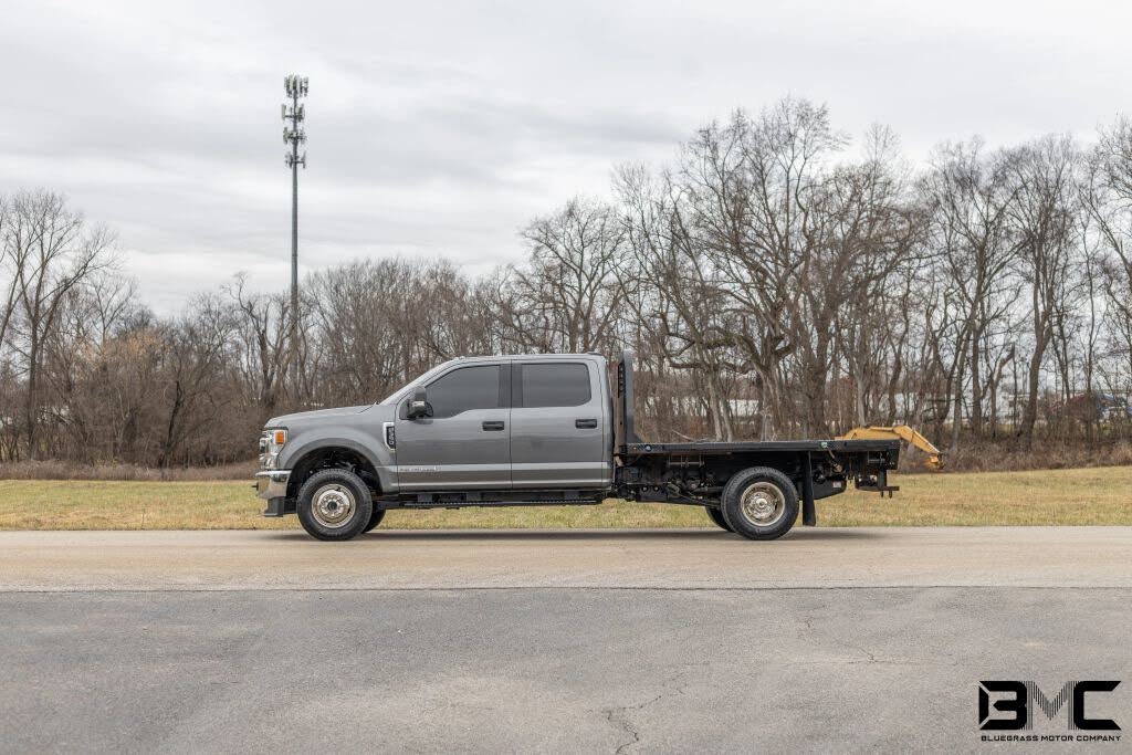 2022 Ford F-350 Super Duty Chassis XLT Crew Cab DRW 4WD