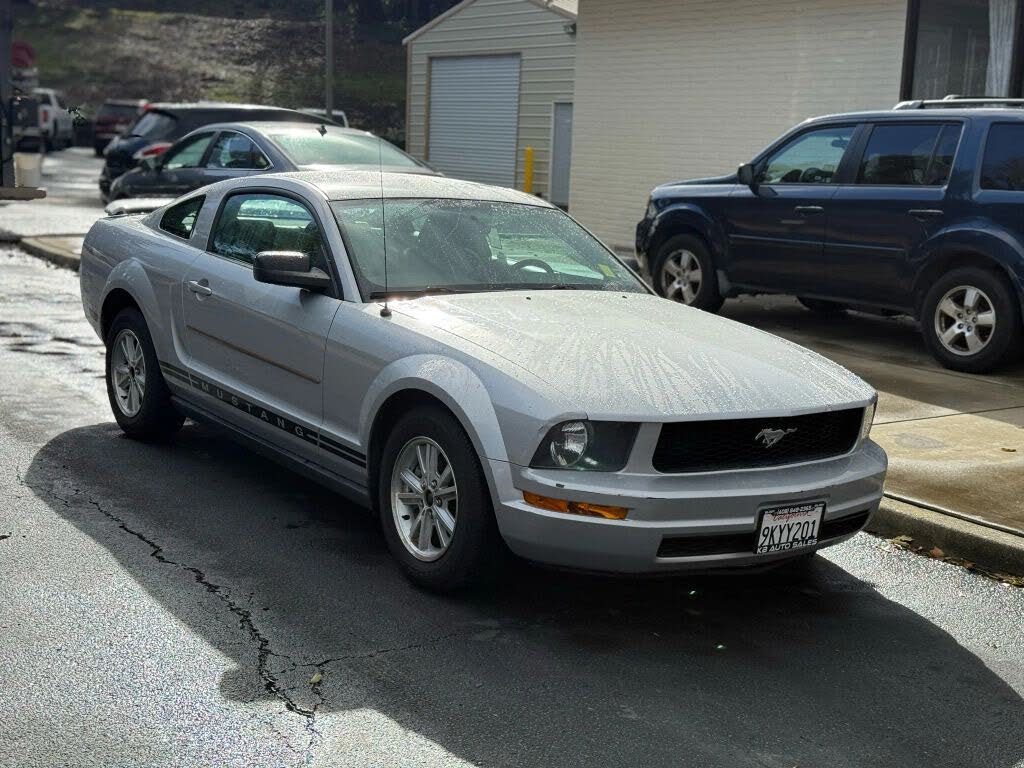 2006 Ford Mustang V6 Coupe RWD