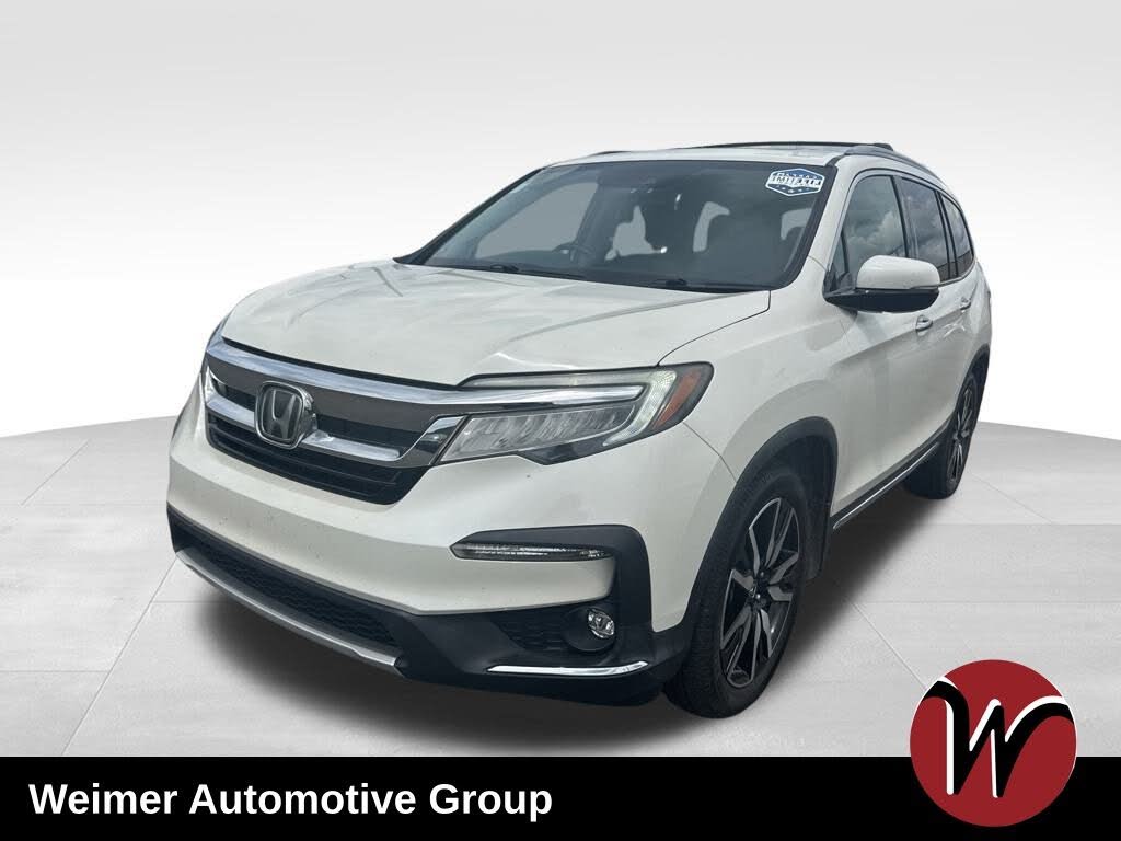 2019 Honda Pilot Touring AWD with Rear Captain's Chairs