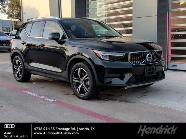 2025 Volvo XC40 B5 Core Bright Theme AWD