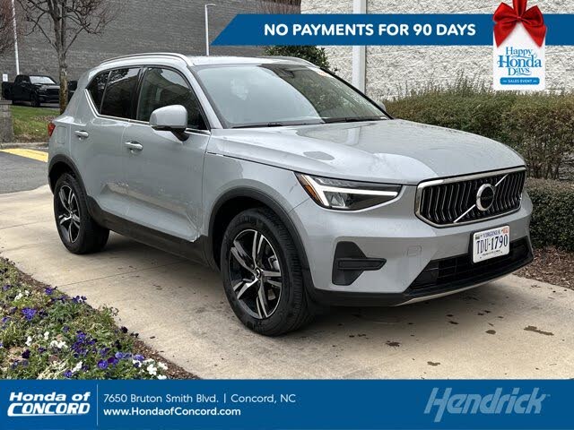 2025 Volvo XC40 B5 Core Bright Theme AWD