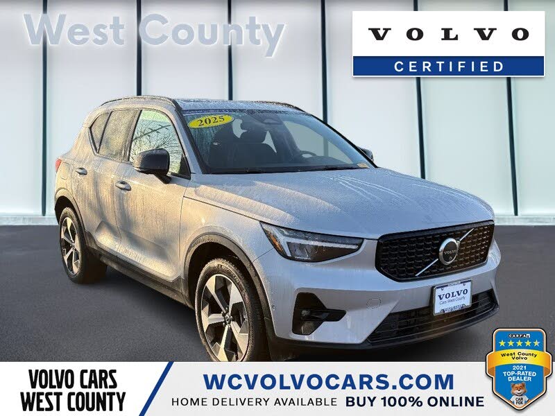2025 Volvo XC40 B5 Plus Dark Theme AWD