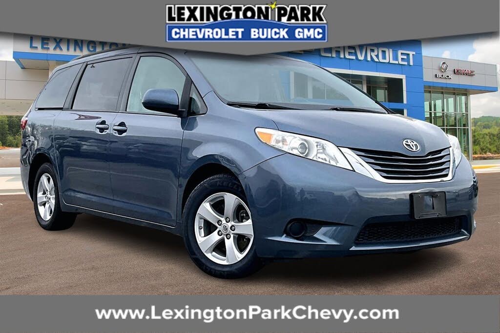 2017 Toyota Sienna LE 7-Passenger Auto Access Seat FWD
