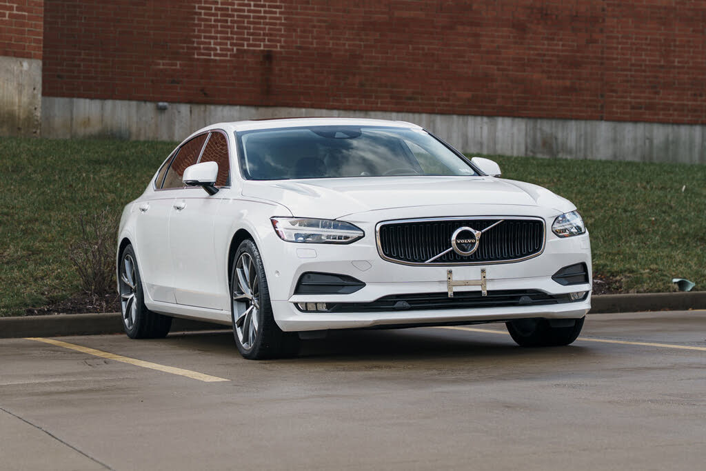 2018 Volvo S90 T6 Momentum AWD