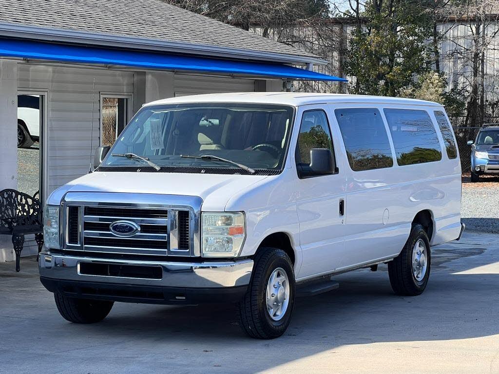 2010 Ford E-Series E-350 XLT Super Duty Extended Passenger Van