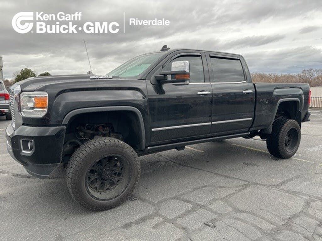 2017 GMC Sierra 3500HD Denali Crew Cab LB DRW 4WD