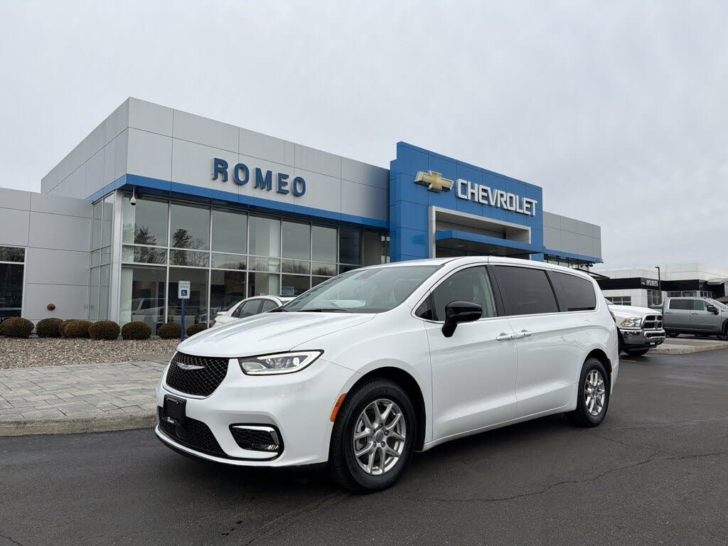 2024 Chrysler Pacifica Touring L FWD